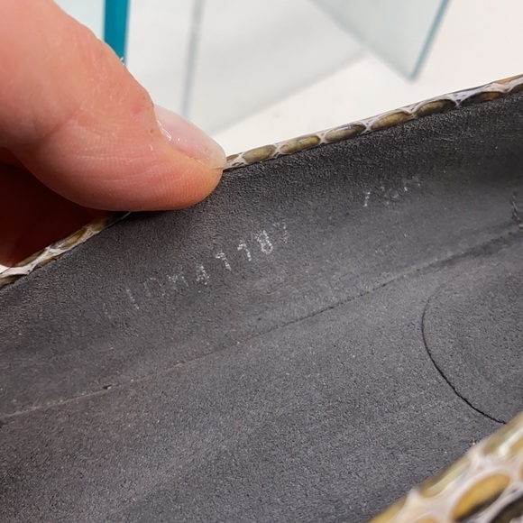 Stuart Weitzman Sz 7.5M Snakeskin Print Flats - Picture 9 of 11